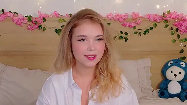 Lilith Bonheur online show from 10/25/25, 10:26