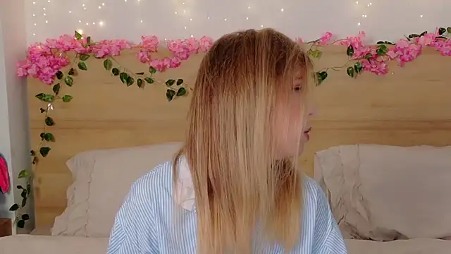 Lilith Bonheur online show from 10/29/25, 08:43