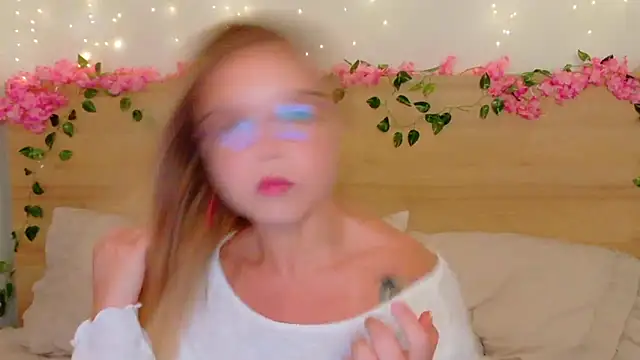 Lilith Bonheur online show from 11/08/25, 09:24