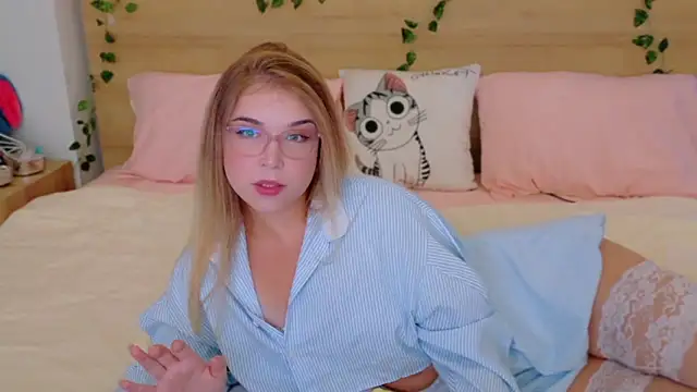 Lilith Bonheur online show from 11/23/25, 05:57