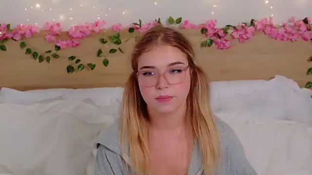 Lilith Bonheur online show from 12/19/25, 01:34