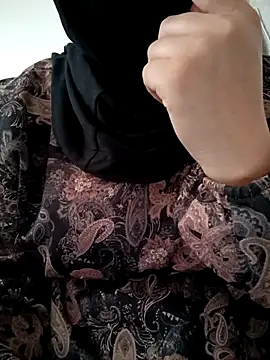Snapshot of elif25 chatting on 10/21/25, 06:25 elif25 online show from 10/21/25, 06:25