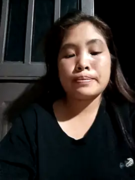 Snapshot of Luyen004 chatting on 04/23/26, 12:51 Luyen004 online show from 04/23/26, 12:51