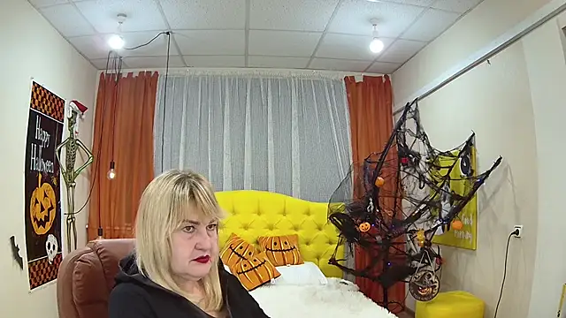 EmmaEllison online show from 10/17/25, 06:16