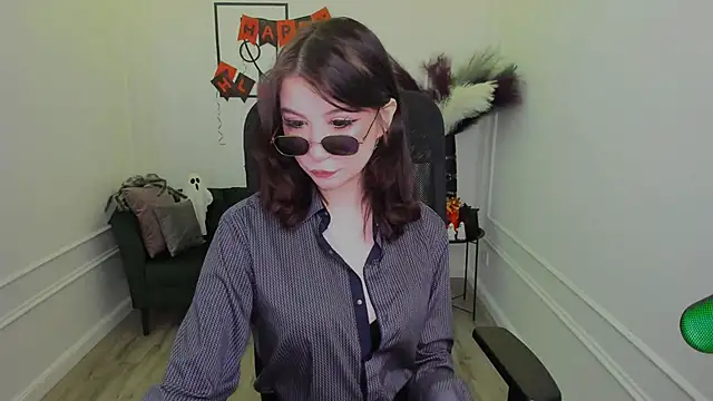 MeLLSawertyq online show from 10/31/25, 07:37