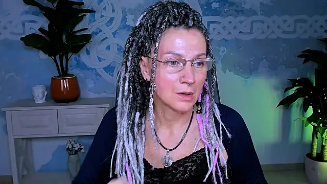 Snapshot of UmaSpace chatting on 09/27/25, 01:16 UmaSpace online show from 09/27/25, 01:16