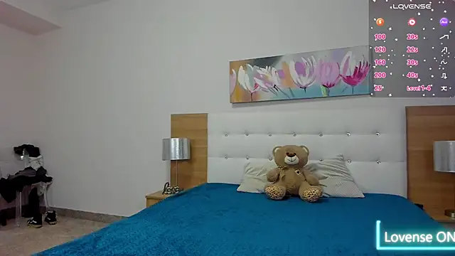 LovelySophie3 online show from 10/28/25, 04:05