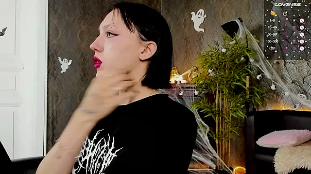 AdeliceLenoir online show from 10/19/25, 06:58