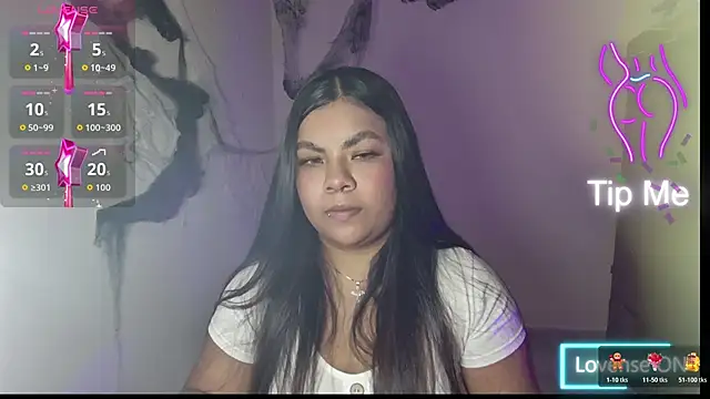Snapshot of SabrinaSalazar11_ chatting on 10/23/25, 04:01 SabrinaSalazar11  online show from 10/23/25, 04:01