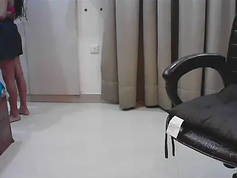 short girl  online show from 10/16/25, 04:30