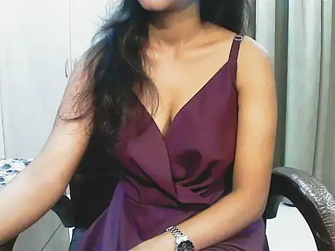 short girl  online show from 11/17/25, 04:35