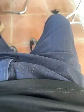 Snapshot of CZpublic chatting on 10/08/25, 03:04 CZpublic online show from 10/08/25, 03:04