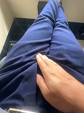 Snapshot of CZpublic chatting on 10/15/25, 05:29 CZpublic online show from 10/15/25, 05:29