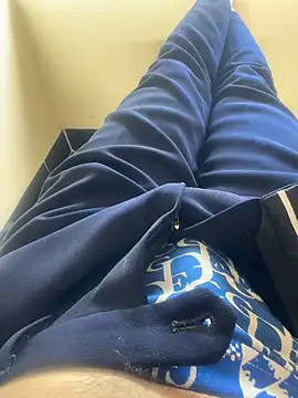 Snapshot of CZpublic chatting on 10/18/25, 05:21 CZpublic online show from 10/18/25, 05:21