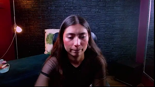 Snapshot of Lizzie_Collin chatting on 09/16/25, 04:52 Lizzie Collin online show from 09/16/25, 04:52
