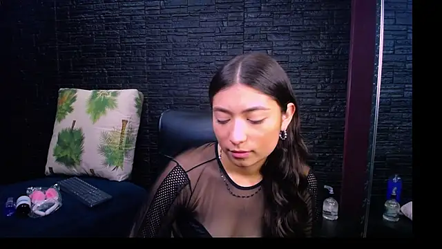 Snapshot of Lizzie_Collin chatting on 10/11/25, 01:20 Lizzie Collin online show from 10/11/25, 01:20