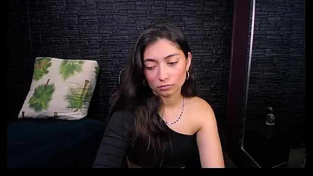 Snapshot of Lizzie_Collin chatting on 10/21/25, 01:56 Lizzie Collin online show from 10/21/25, 01:56
