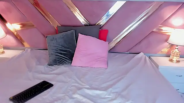 ChloeLaurentt online show from 11/23/25, 07:24