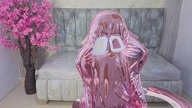 lilith4 s online show from 10/27/25, 08:13