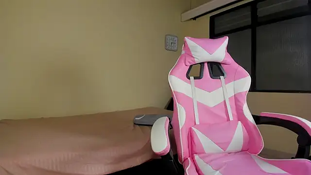 Snapshot of jordan_mm420 chatting on 10/05/25, 02:43 jordan mm420 online show from 10/05/25, 02:43