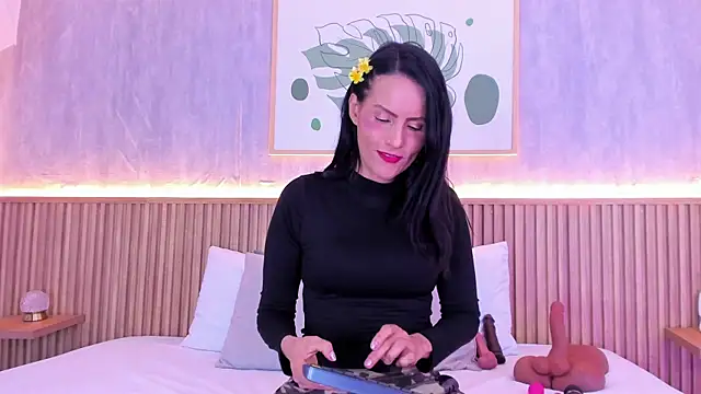 Coco-balenciaga online show from 10/22/25, 11:54