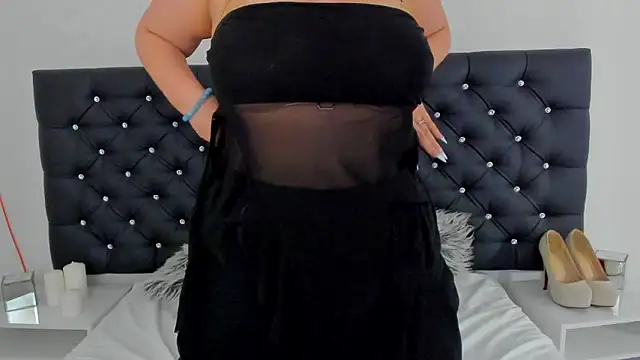 Snapshot of LunaWetPussy chatting on 05/14/26, 04:03 LunaWetPussy online show from 05/14/26, 04:03