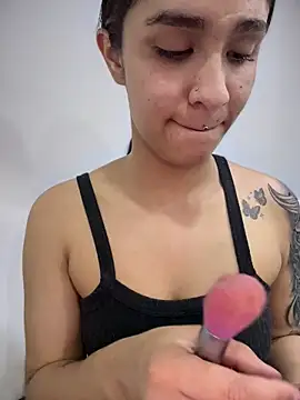 Isabella-Teen online show from 10/31/25, 02:01