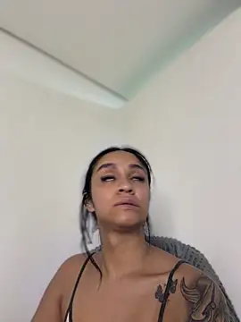 Isabella-Teen online show from 04/13/26, 01:55