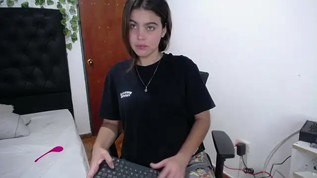 isabel 09 online show from 11/06/25, 03:07