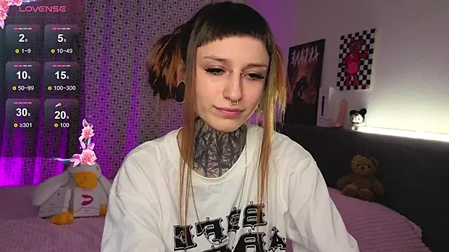 LilithPoison online show from 10/29/25, 06:20