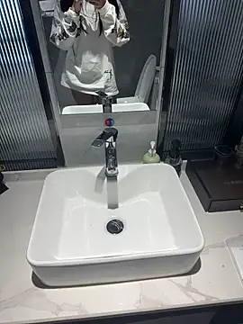 xiaobaimao6 online show from 10/31/25, 06:47