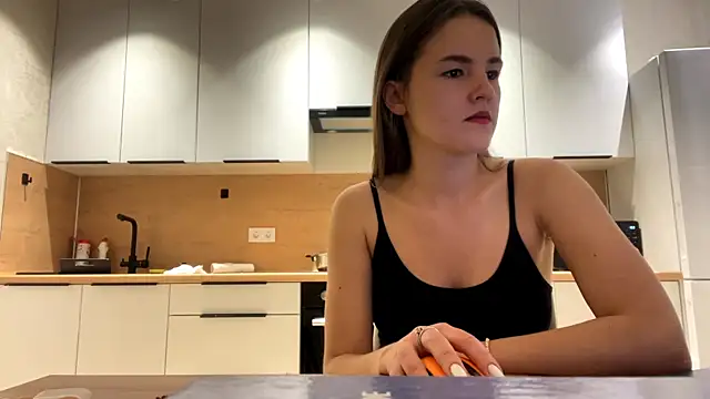 FavorLeila online show from 09/19/25, 03:02