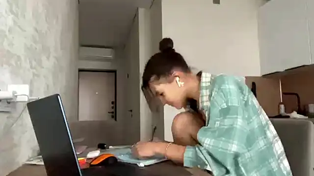 FavorLeila online show from 09/28/25, 01:16
