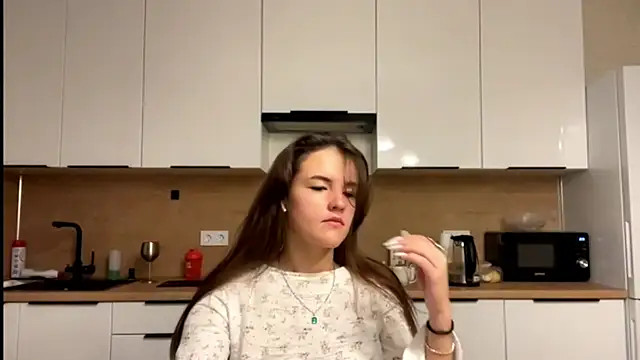 FavorLeila online show from 09/30/25, 03:17