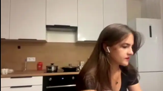 FavorLeila online show from 10/02/25, 03:30