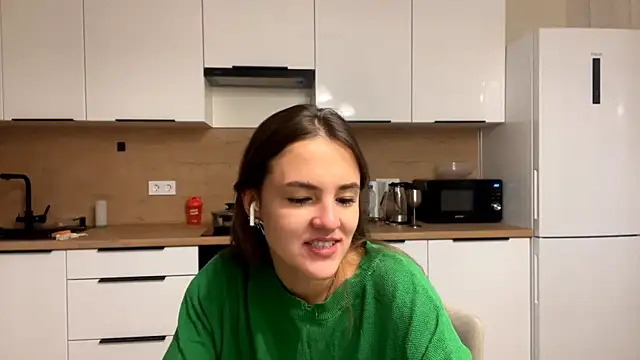 FavorLeila online show from 10/08/25, 02:04