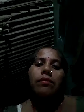 Snapshot of Hot_kadi83 chatting on 10/17/25, 03:36 Hot kadi83 online show from 10/17/25, 03:36