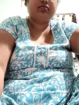 Snapshot of Mmm143 chatting on 07/10/26, 02:05 Mmm143 online show from 07/10/26, 02:05