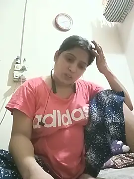 Snapshot of aliya-jaan71 chatting on 06/03/26, 02:44 aliya-jaan71 online show from 06/03/26, 02:44