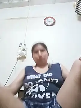Snapshot of aliya-jaan71 chatting on 06/10/26, 10:14 aliya-jaan71 online show from 06/10/26, 10:14