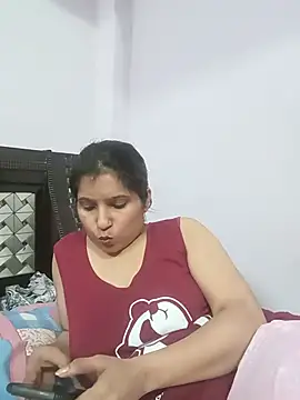Snapshot of aliya-jaan71 chatting on 08/06/26, 04:20 aliya-jaan71 online show from 08/06/26, 04:20