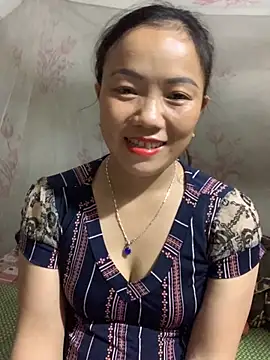 Snapshot of _losrt_cherry_ chatting on 10/06/25, 02:25  losrt cherry  online show from 10/06/25, 02:25