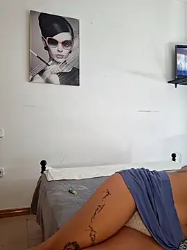 Snapshot of Lauraxxsteen chatting on 10/20/25, 10:27 Lauraxxsteen online show from 10/20/25, 10:27