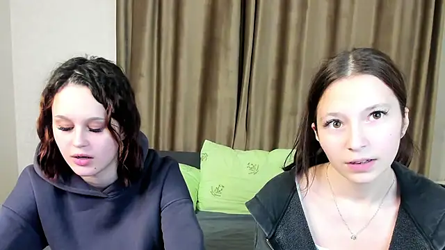 GabrielleLynchard online show from 09/22/25, 07:05