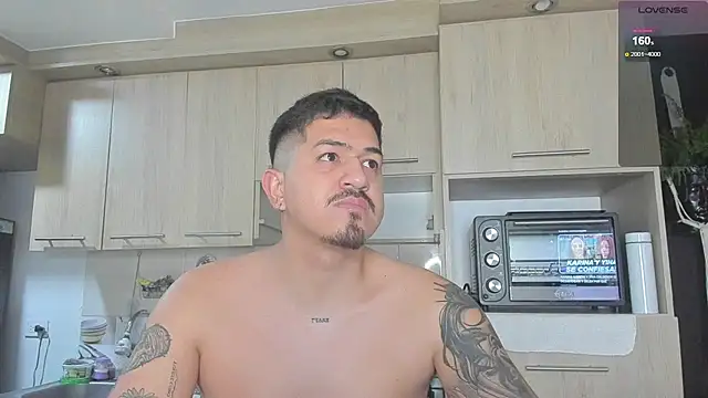 Snapshot of Arnolwilliams chatting on 10/31/25, 05:41 Arnolwilliams online show from 10/31/25, 05:41