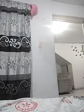 LaraStons online show from 11/20/25, 11:54