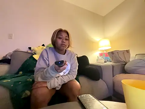 Snapshot of GoddessFatPuss chatting on 10/27/25, 07:34 GoddessFatPuss online show from 10/27/25, 07:34