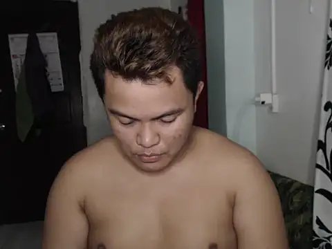 Snapshot of Gayasianzowe chatting on 10/10/25, 01:43 Gayasianzowe online show from 10/10/25, 01:43