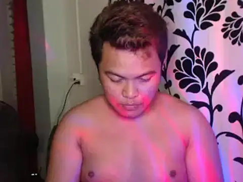 Snapshot of Gayasianzowe chatting on 10/27/25, 11:58 Gayasianzowe online show from 10/27/25, 11:58