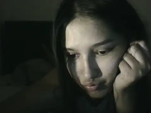 Snapshot of EimyKissx chatting on 10/28/25, 03:32 EimyKissx online show from 10/28/25, 03:32